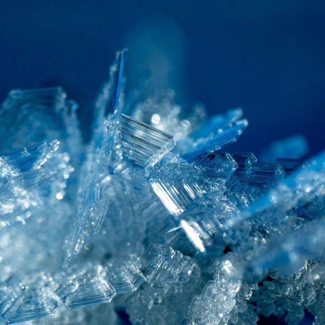 Eiskirstall in einer Macroaufnahme 

#eis #kristall #eiskristall #natur #kalt